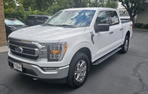 2021 FORD F150 XLT Crew Cab 4WD Pickup w/ hard Tonneau Cover